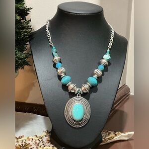Western Cowboy Style Oval Design Mixed Bead Statement Pendant Necklace